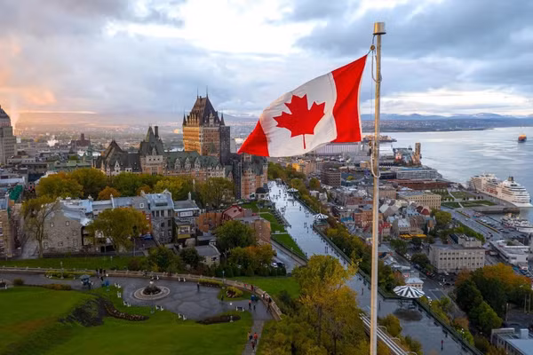 Canada từ chối những thị thực không đạt chuẩn.