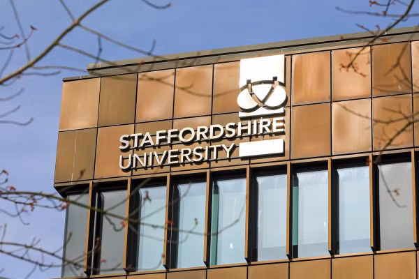 Đại học Staffordshire, Anh bị tố sử dụng AI thay giảng viên.