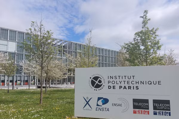 Viện Bách khoa Paris thu hút lượng lớn sinh viên quốc tế hàng năm.