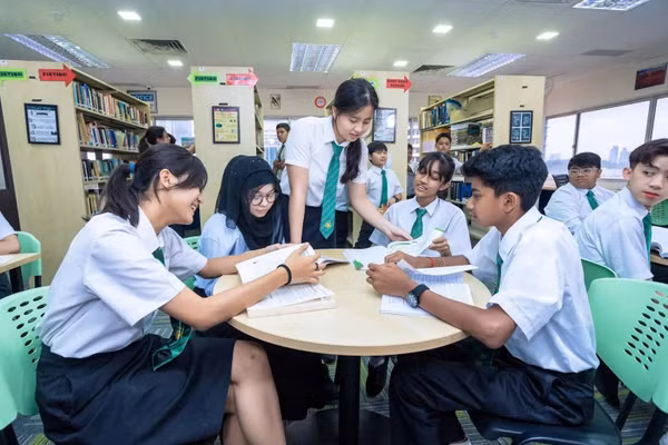 Malaysia mở rộng giáo dục miễn phí cho sinh viên khó khăn.
