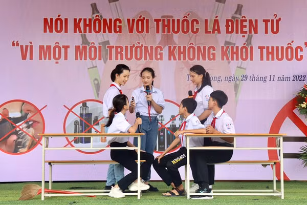 Cần giáo dục về tác hại của thuốc lá điện tử cho học sinh. Ảnh: Internet