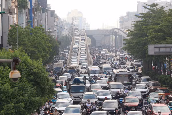 Hà Nội đang xây dựng, triển khai phương án giao thông đô thị, chống ùn tắc, ô nhiễm.