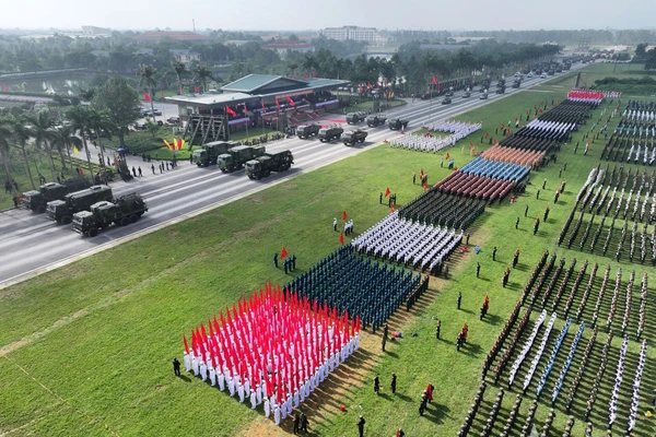 Các lực lượng thực hiện diễu binh, diễu hành tại buổi tổng hợp luyện ngày 17/7. Ảnh: Báo Quân đội Nhân dân