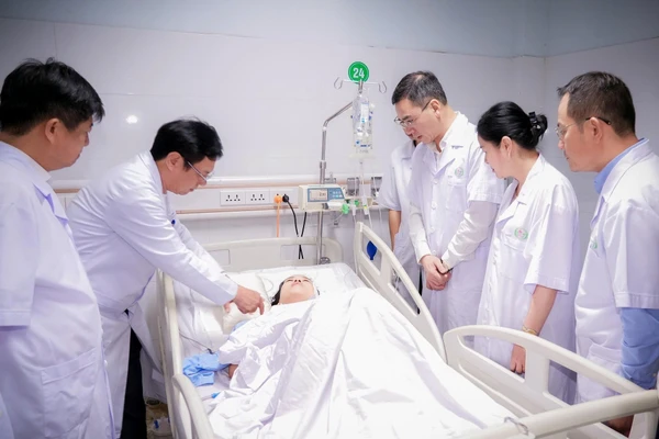 Vụ việc người nhà người bệnh tấn công các điều dưỡng tại Khoa Sơ sinh, Bệnh viện Sản Nhi Nghệ An khiến dư luận bức xúc.