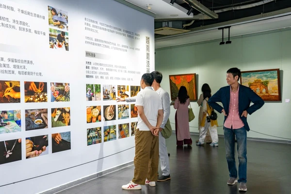 Sơn mài Việt Nam được giới thiệu chi tiết. Ảnh: BTC cung cấp.