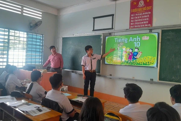 Giờ học tại Trường THPT Vĩnh Long. Ảnh: NTCC