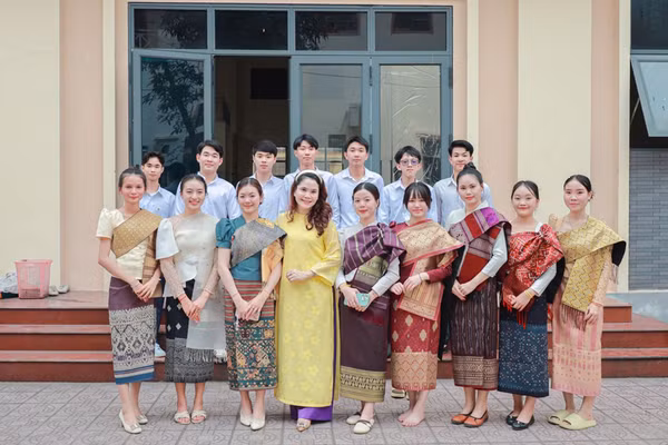 Học sinh Lào theo học tiếng Việt tại Trường Đại học Nghệ An.