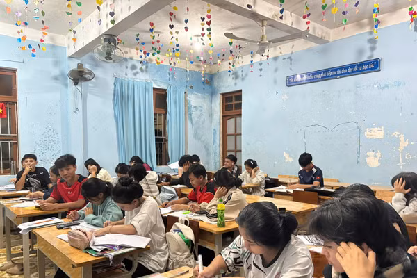 Giờ tự học của học sinh Trường Phổ thông Dân tộc nội trú THCS&THPT Nam Trà My. Ảnh: NTCC
