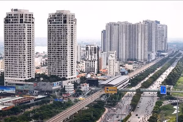 Các tòa chung cư dọc với tuyến metro số 1 và đại lộ Võ Nguyên Giáp, TPHCM.