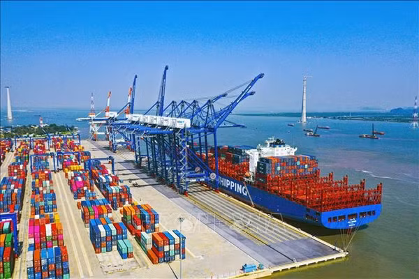 Cảng Quốc tế Lạch Huyện, Hải Phòng. Ảnh tư liệu: TTXVN