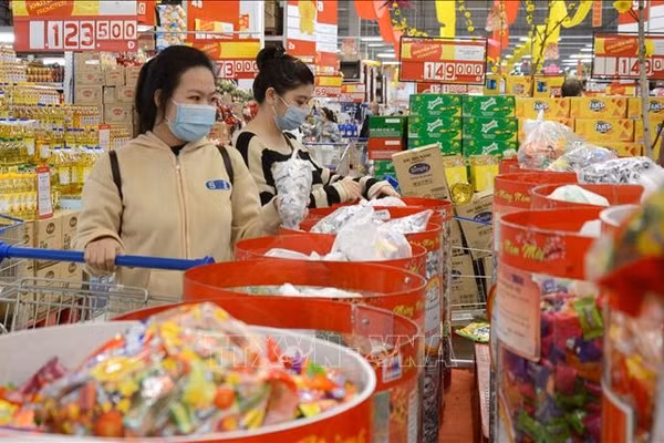 Bảo đảm nguồn cung, nhất là đối với lương thực, thực phẩm và môi trường dịp Tết Nguyên đán. Ảnh: TTXVN