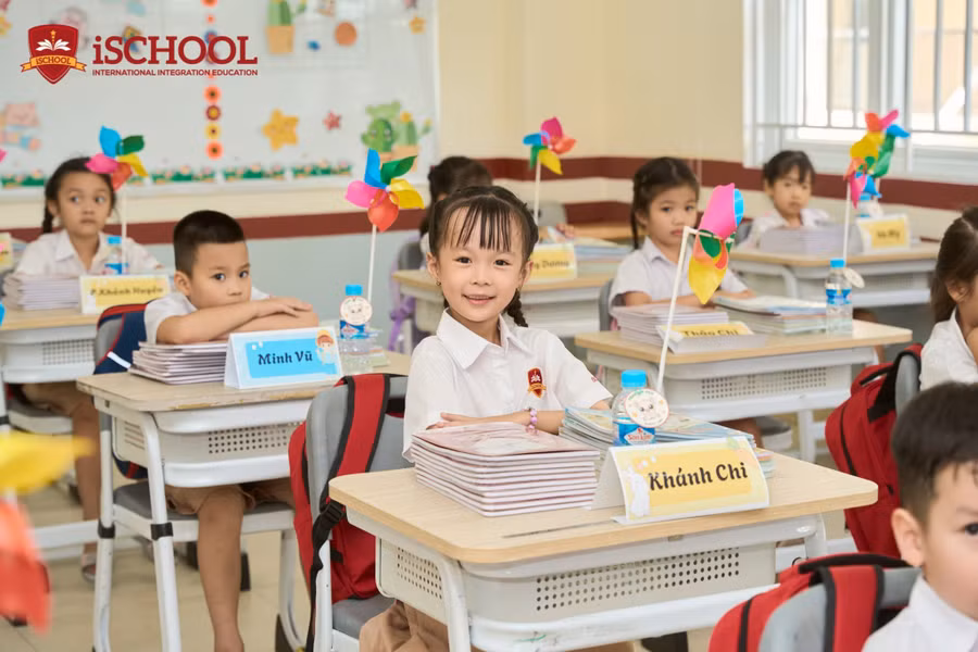 iSers khối Tiểu học Trường Hội nhập quốc tế iSchool Hà Tĩnh chào đón năm học mới.