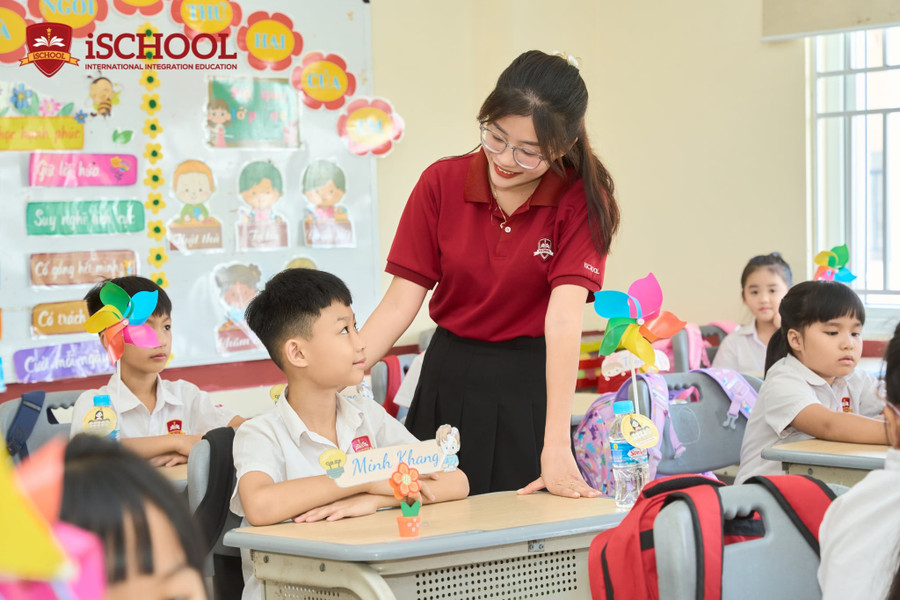 Sự quan tâm, đồng hành của thầy cô giúp các em thêm tự tin bước vào năm học mới. 4ff908f9-832f-4e22-9e2c-36e513e3df95.jpg