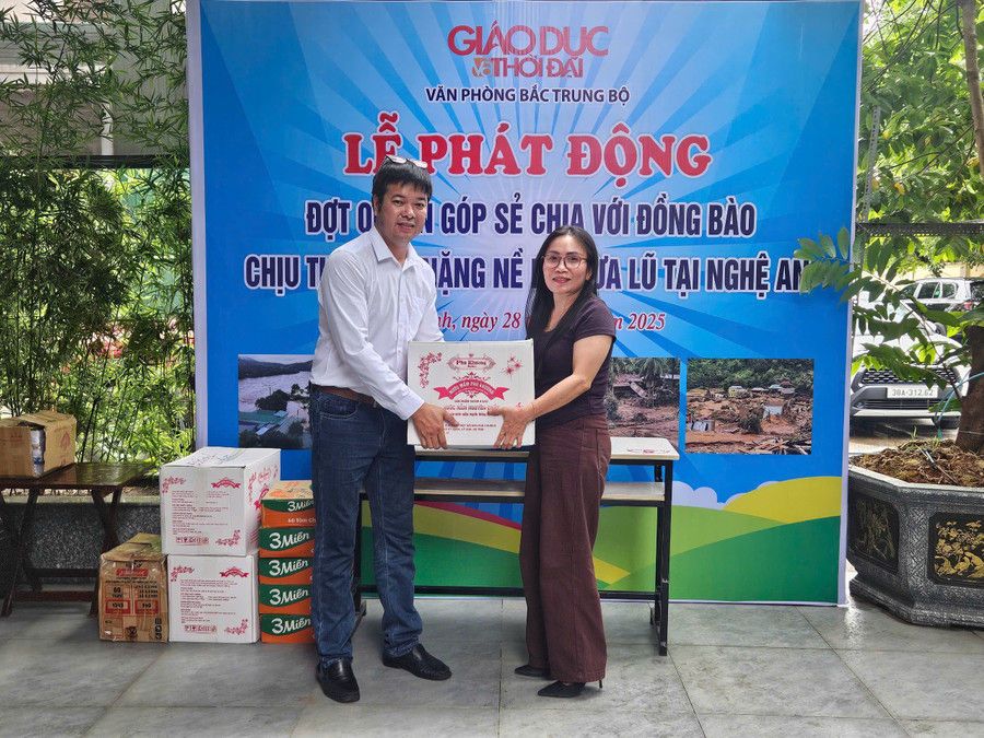 Nhiều tấm lòng đứng ra kêu gọi bà con hỗ trợ nhu yếu phẩm để cùng chương trình sớm đến với người dân vùng lũ Nghệ An. 1000034604.jpg