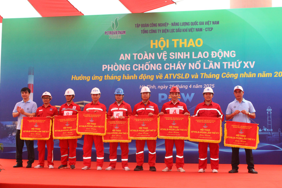 Năm nay, hội thao được Công ty Điện lực Dầu khí Hà Tĩnh đăng cai tổ chức, quy tụ sự tham gia của 8 đội đại diện cho các đơn vị trực thuộc PV Power. img-4642.jpg