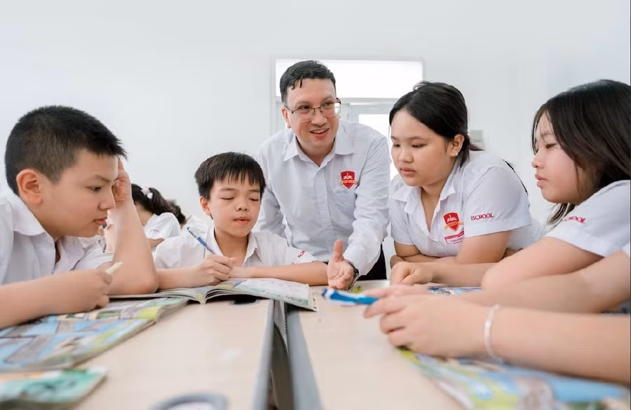 Câu lạc bộ Tiếng Anh iSchool Ninh Thuận.