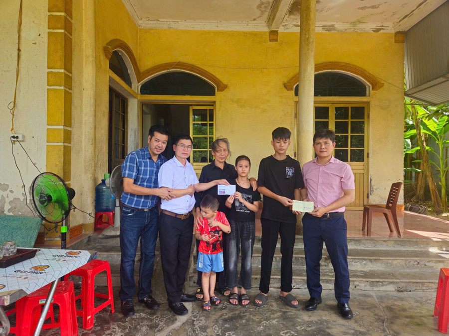 Một nhà hảo tâm ở Hà Nội ủng hộ hoàn cảnh 3 cháu mồ côi 5 triệu đồng. img-20250620-192712.jpg