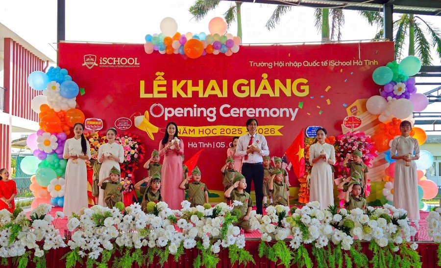 Lễ khai giảng năm học mới tại Trường Hội nhập quốc tế iSchool Hà Tĩnh.