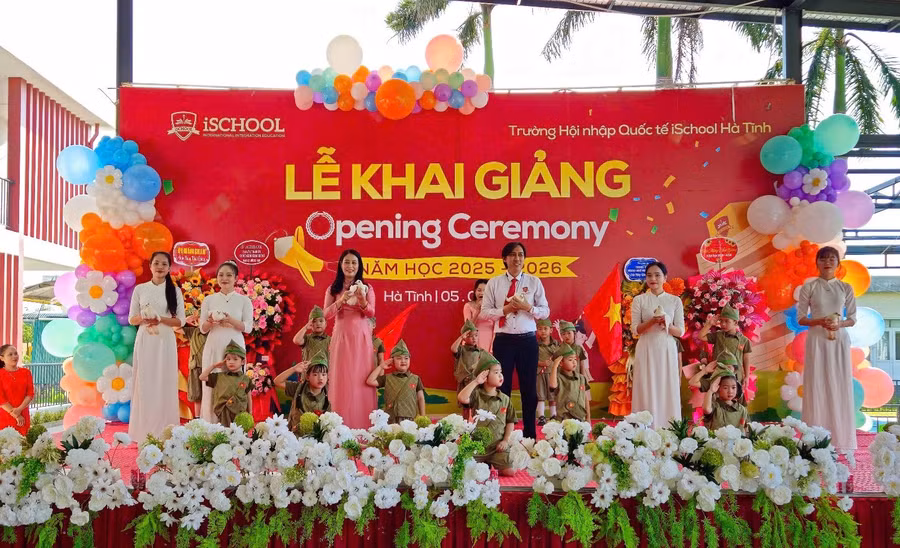Lễ khai giảng năm học mới tại Trường Hội nhập quốc tế iSchool Hà Tĩnh.