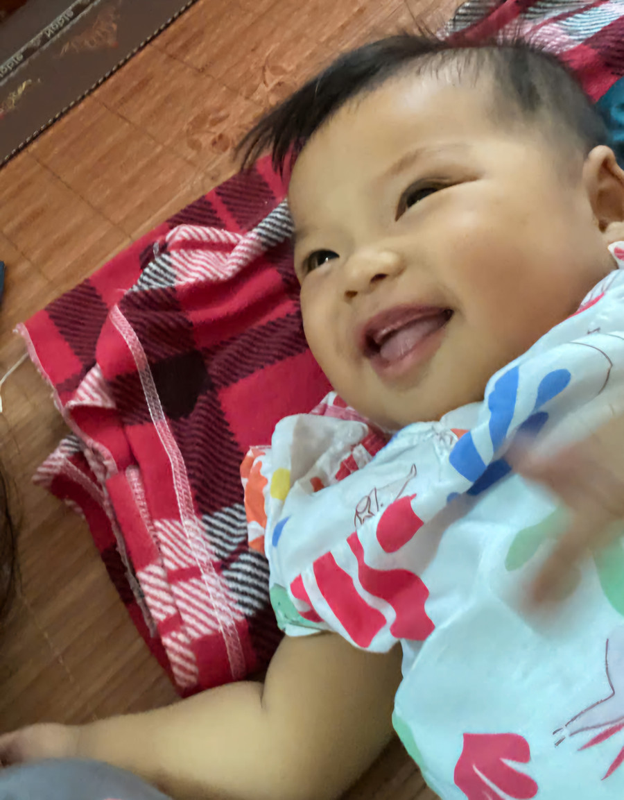 Bé Khánh Vy những ngày yên bình bên bố mẹ. 1000031508.jpg
