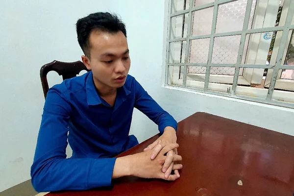 "Thầy bùa" Chảo Láo Tả tại cơ quan Công an. (Ảnh: SĐ)