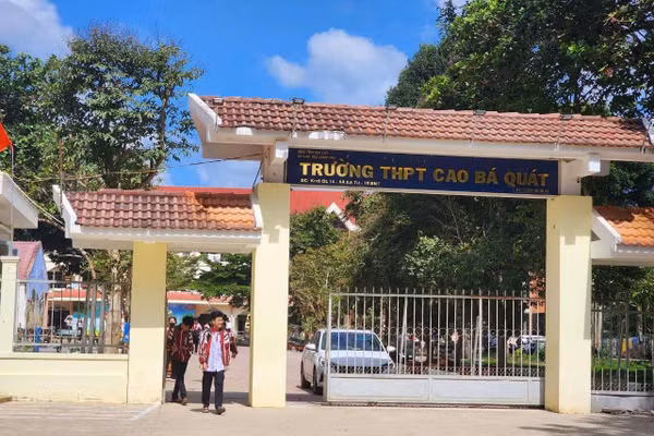 Trường THPT Cao Bá Quát tỉnh Đắk Lắk.