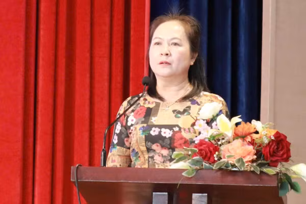 Phó Giám đốc Sở GD&ĐT Đắk Lắk Lê Thị Kim Oanh phát biểu chào mừng Tuần lễ Hưởng ứng học tập suốt đời năm 2025.