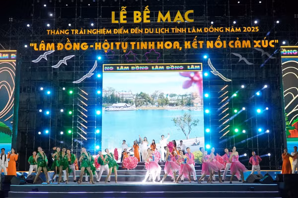 Toàn cảnh Lễ bế mạc “Tháng trải nghiệm điểm đến du lịch tỉnh Lâm Đồng năm 2025”.
