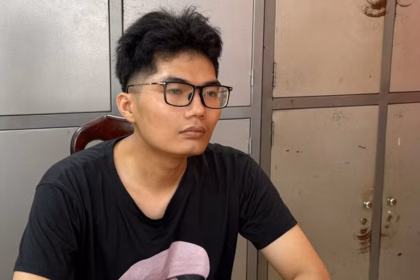 Bị can Trần Trung Nghĩa tại cơ quan Công an. (Ảnh: SĐ)