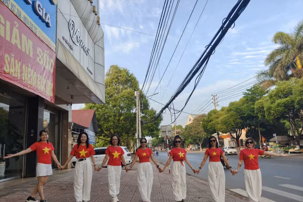 Nhiều người chọn trở về Đắk Lắk - Tây Nguyên dịp lễ 30/4 để sum vầy cùng gia đình, người thân. (Ảnh: TH)