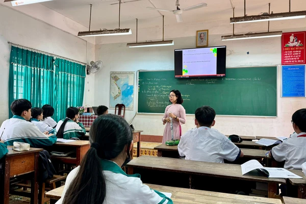 Giáo viên 1 trường học tại TP Buôn Ma Thuột, tỉnh Đắk Lắk. (Ảnh: TT)