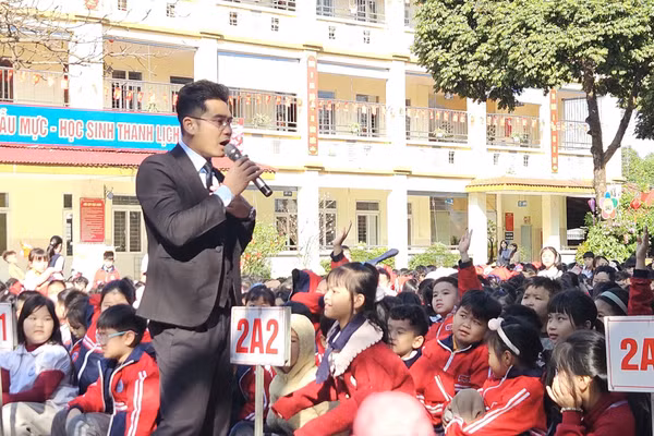 Nhiều kiến thức về phòng chống bạo lực học đường và xâm hại được chuyên gia chia sẻ tới học sinh.