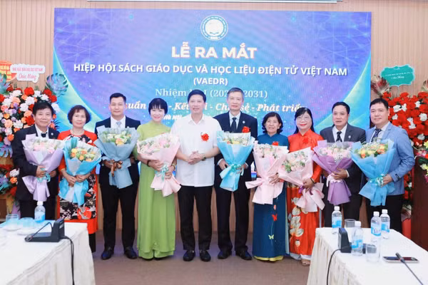 Hiệp hội Sách giáo dục và Học liệu điện tử Việt Nam ra mắt Ban Thường vụ nhiệm kỳ 2026-2031 gồm 9 thành viên. 