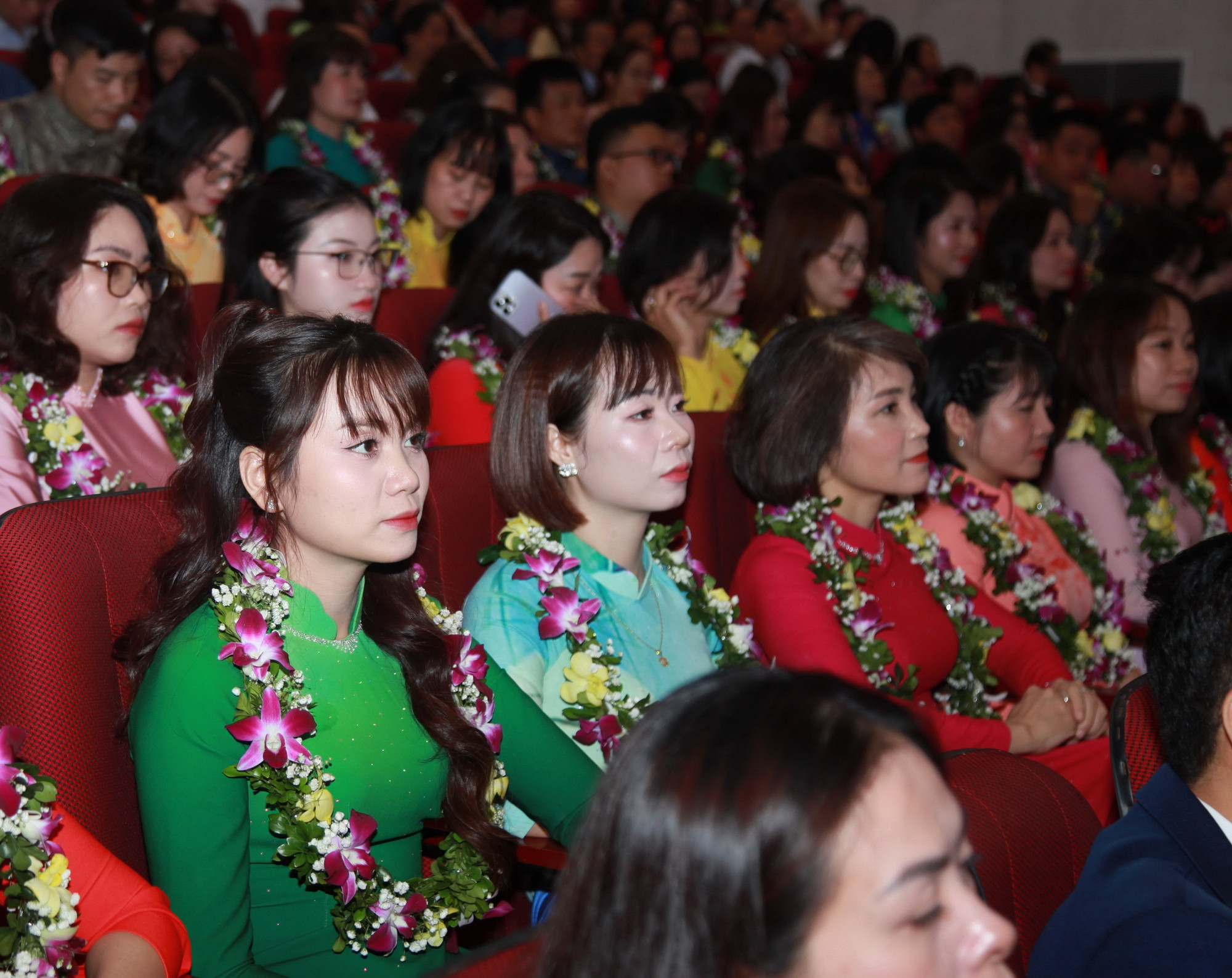 Các nhà giáo có mặt tại lễ vinh danh. img-0154.jpg