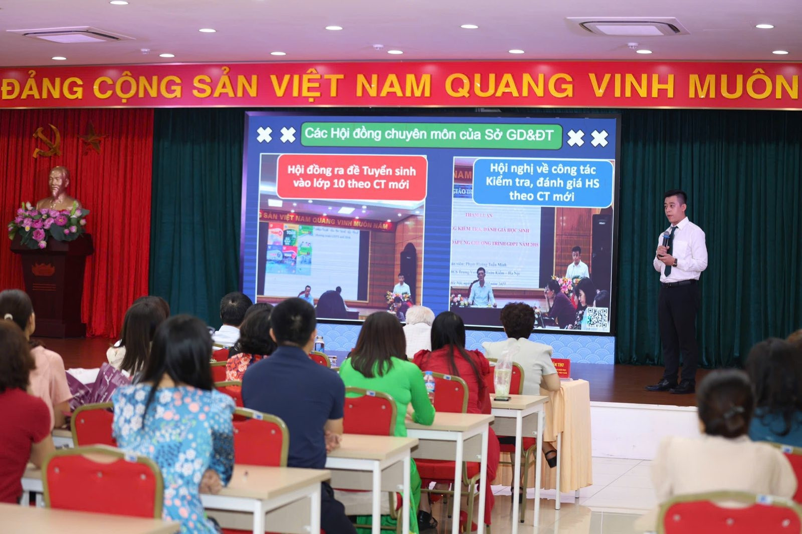 Thầy Phạm Hoàng Tuấn Minh - giáo viên Trường THCS Trưng Vương (quận Hoàn Kiếm) trình bày sáng kiến trước Hội đồng giám khảo. viber-image-2024-11-14-19-01-49-321.jpg