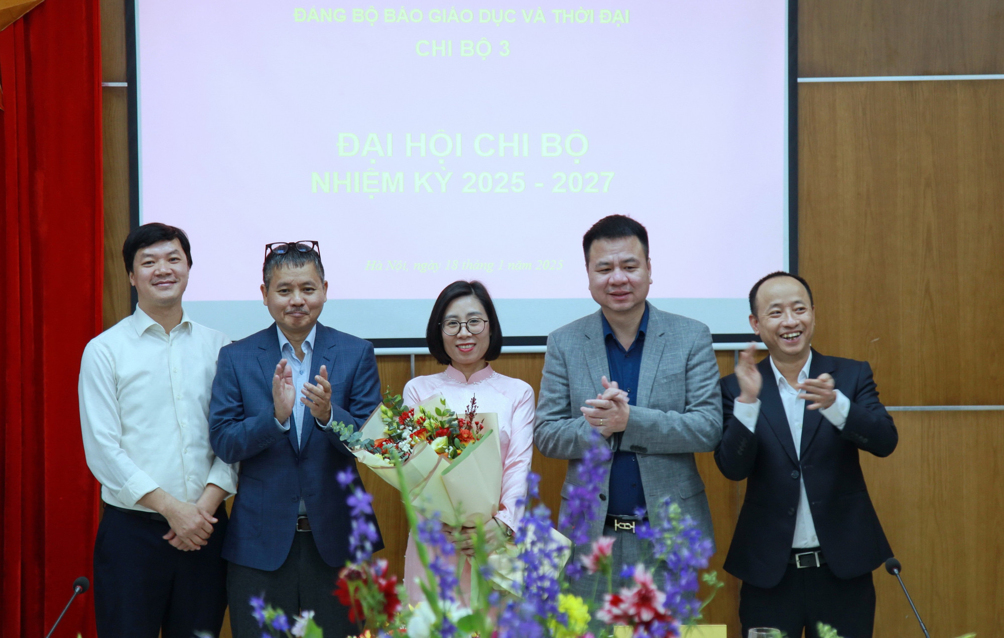 Ban chấp hành Chi bộ 3 nhiệm kỳ 2025- 2027 ra mắt Đại hội. img-0135.jpg