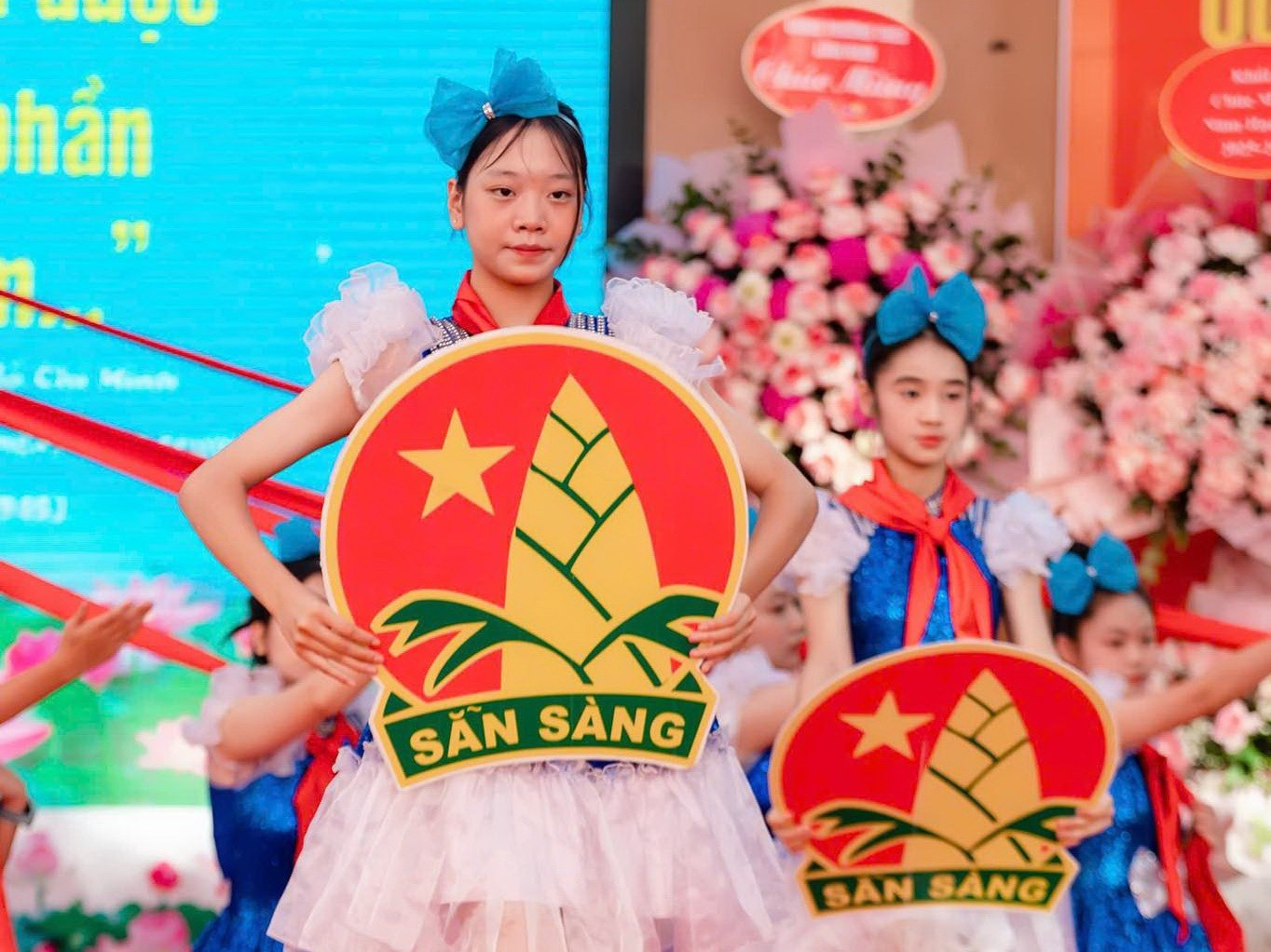 Tiết mục múa tập thể “Yêu sao chiếc khăn quàng Đội viên” và đồng ca “Tiến vào kỷ nguyên mới” của học sinh Trường THCS Lĩnh Nam. 542666912-797849572756757-1527660032010180282-n.jpg