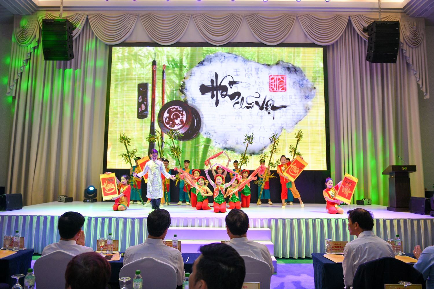 Tiết mục văn nghệ tại hội nghị.