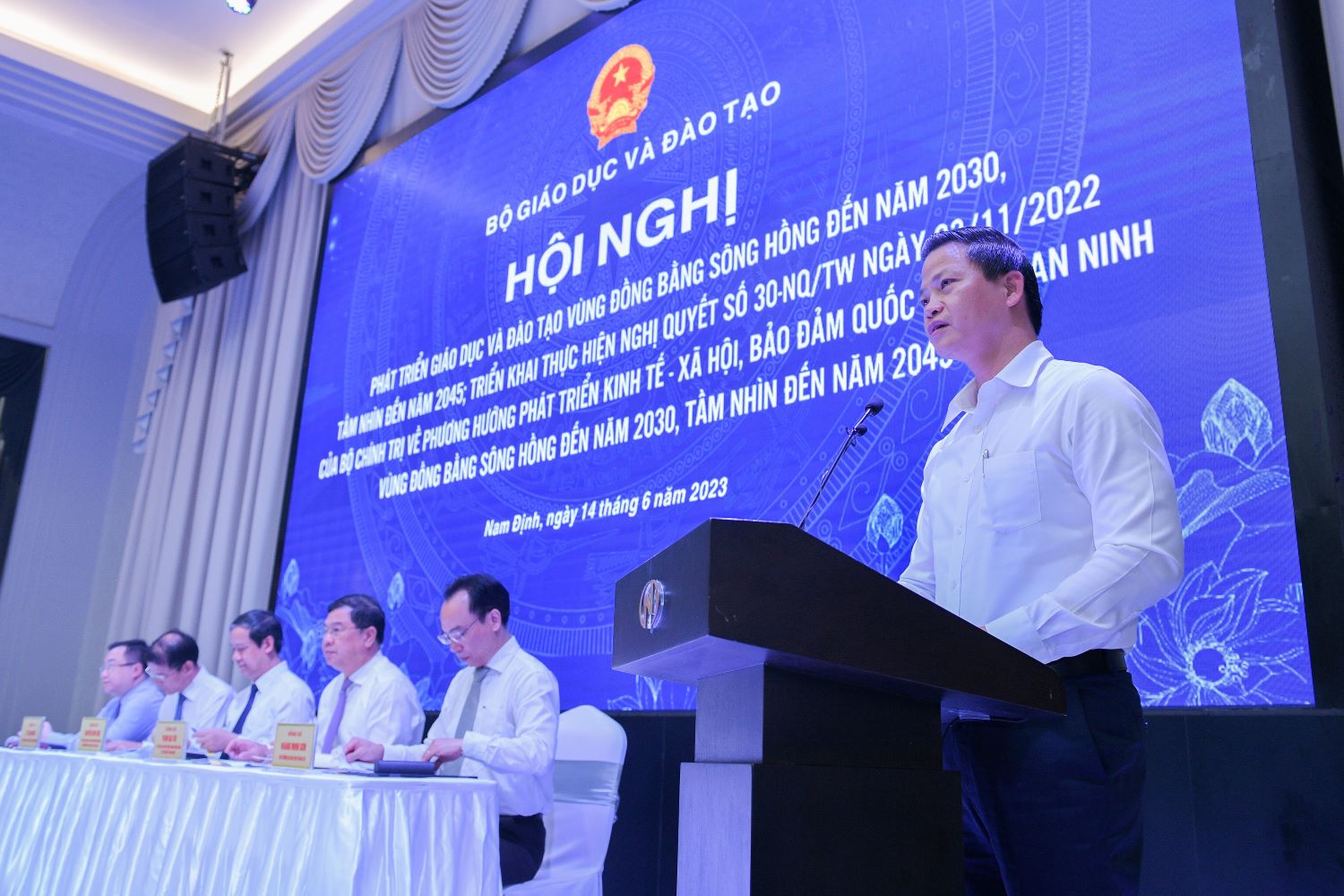 Ông Vương Quốc Tuấn, Phó Chủ tịch thường trực UBND tỉnh Bắc Ninh phát biểu tại hội nghị.