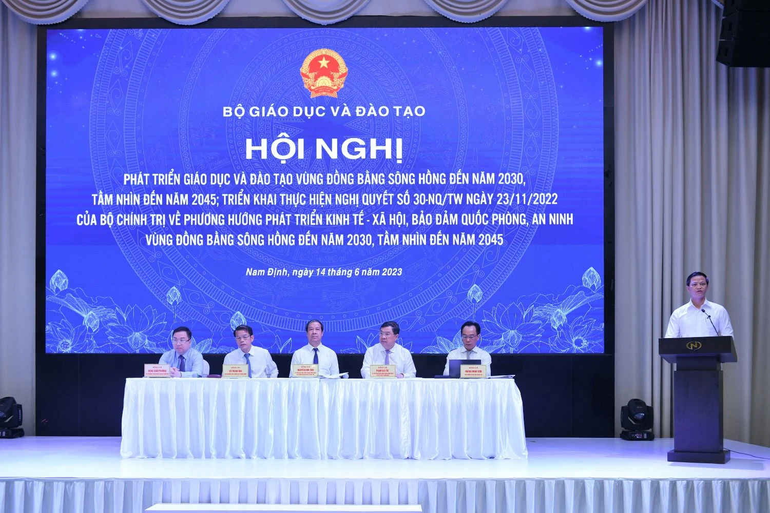Tại hội nghị, đại diện địa phương, ngành Giáo dục, chia sẻ kết quả đạt được, nhận diện khó khăn, thách thức; đưa đề xuất và trao đổi giải pháp phát triển GD-ĐT đồng bằng Sông Hồng.