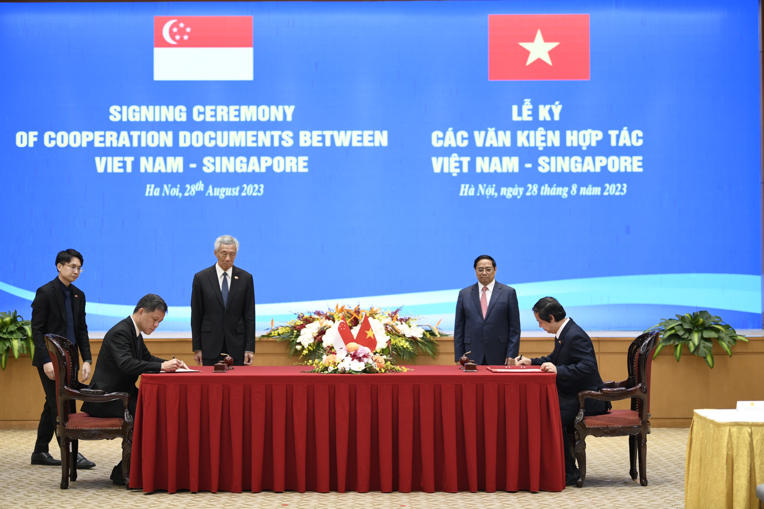 Bản ghi nhớ được ký kết sẽ tăng cường hơn nữa quan hệ tốt đẹp giữa Bộ Giáo dục hai nước. Bản ghi nhớ được ký kết sẽ tăng cường hơn nữa quan hệ tốt đẹp giữa Bộ Giáo dục hai nước.