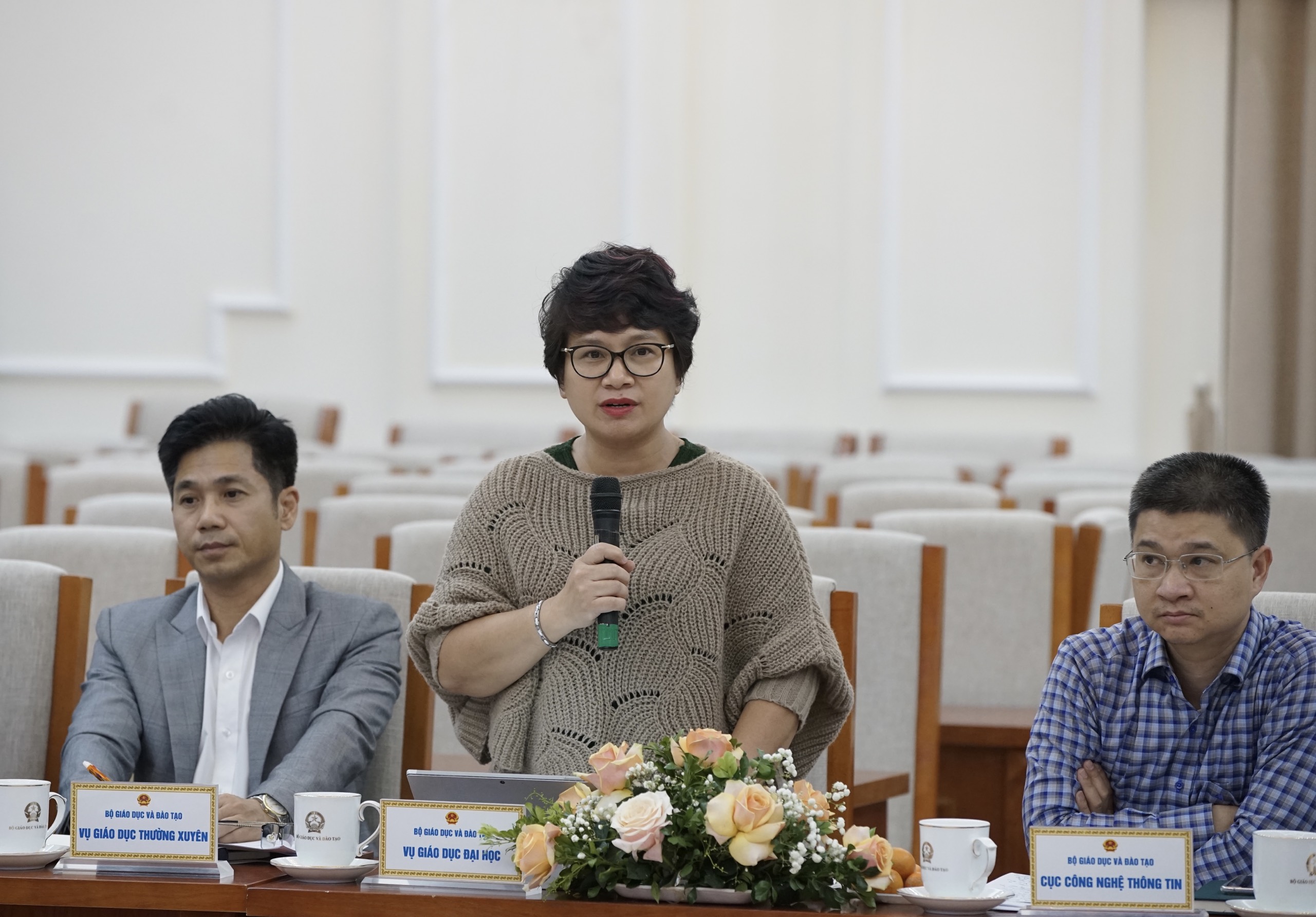 Đại diện các cục, vụ của Bộ GD&amp;ĐT phát biểu tại Hội nghị.