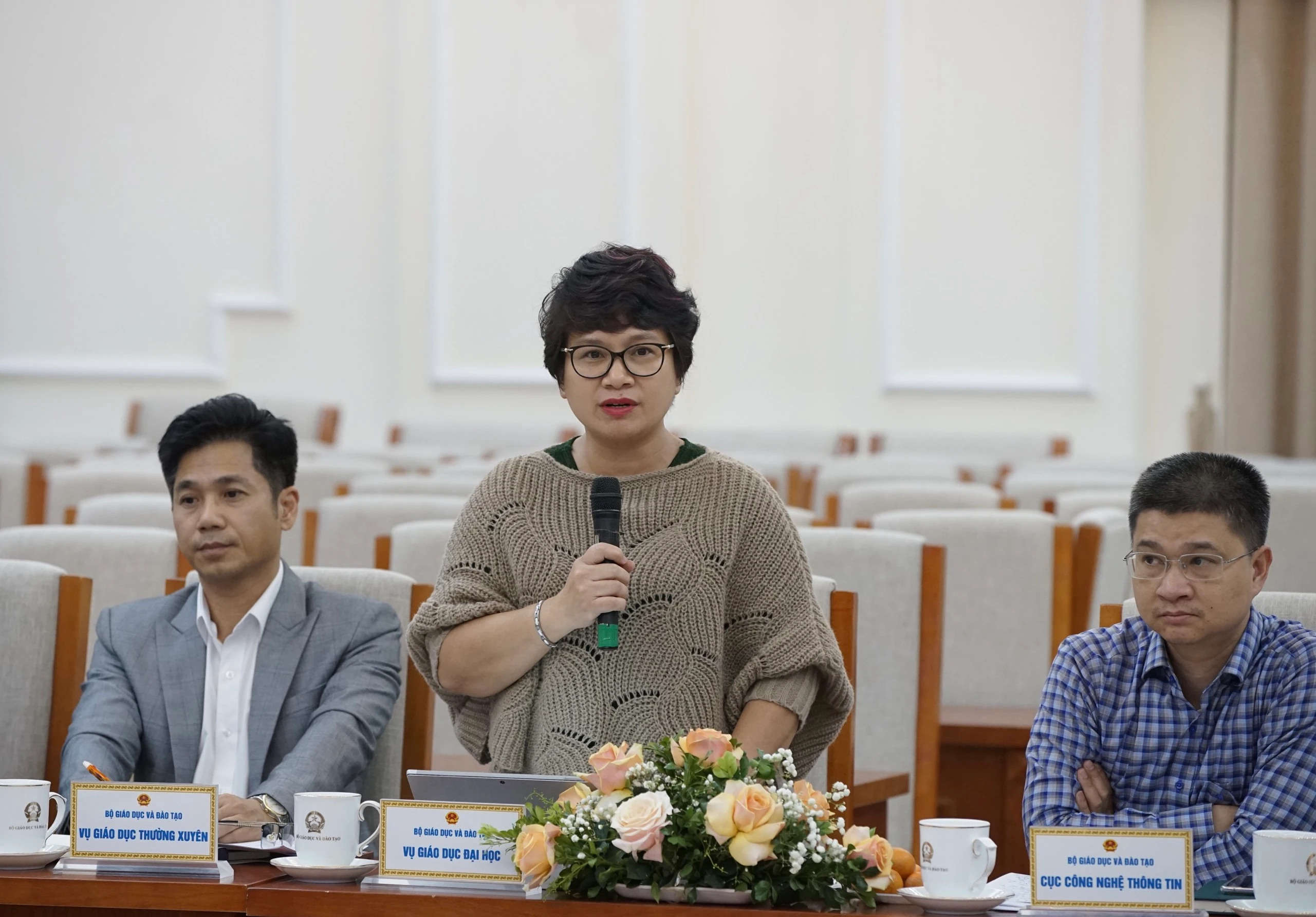 Đại diện các cục, vụ của Bộ GD&amp;ĐT phát biểu tại Hội nghị.