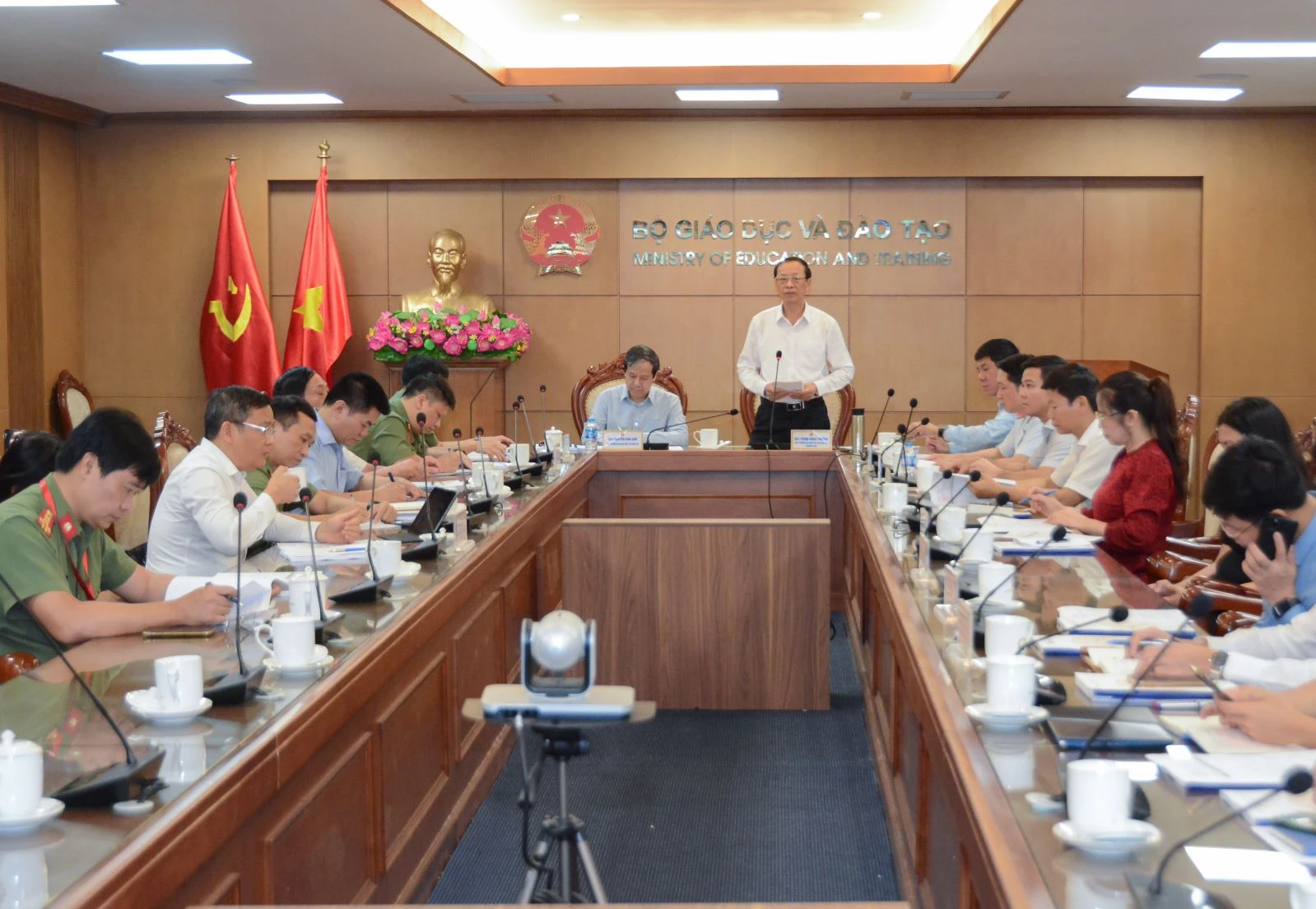 Thứ trưởng Phạm Ngọc Thưởng - Trưởng Ban Chỉ đạo cấp quốc gia Kỳ thi tốt nghiệp THPT năm 2023 phát biểu tại hội nghị.