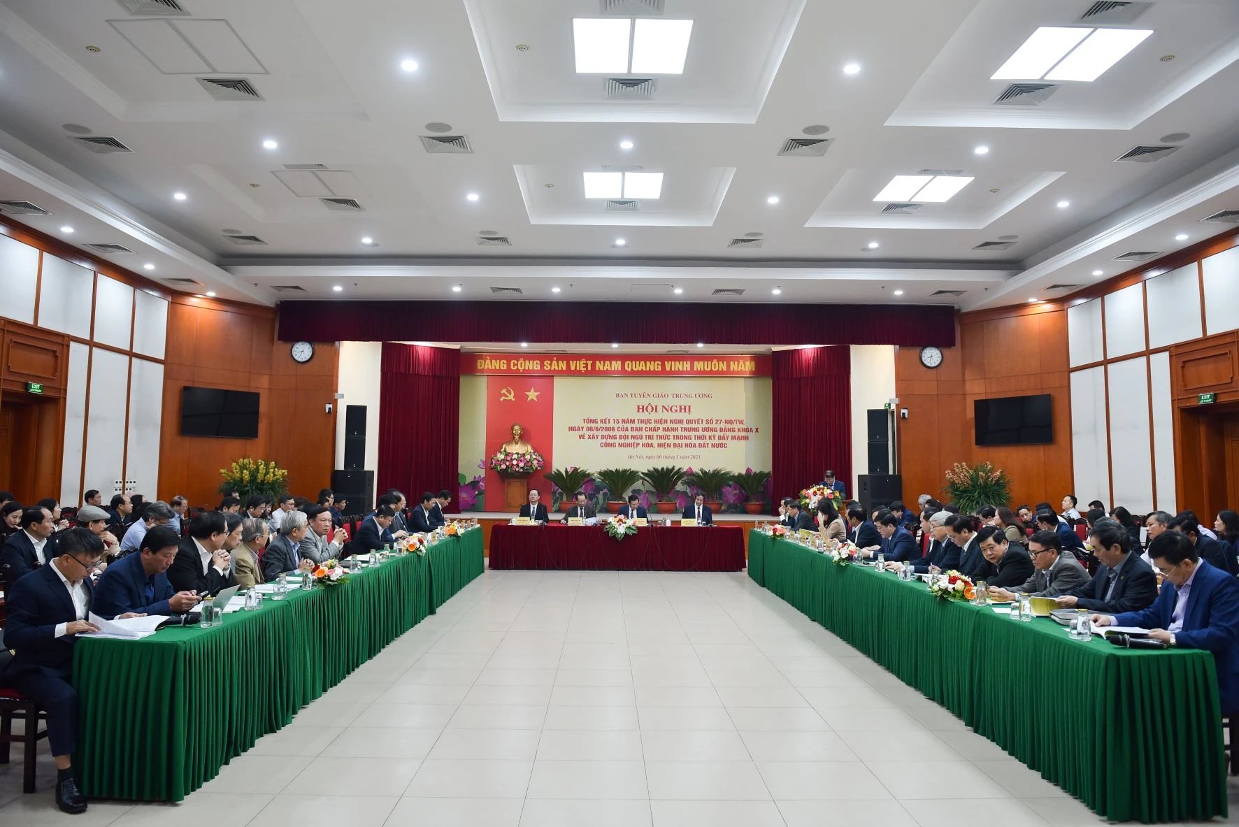 Hội nghị tổng kết 15 năm thực hiện Nghị quyết số 27-NQ/TW ngày 6/8/2008 của Ban Chấp hành Trung ương Đảng khóa X về xây dựng đội ngũ trí thức trong thời kỳ đẩy mạnh công nghiệp hóa, hiện đại hóa đất nước. Hội nghị tổng kết 15 năm thực hiện Nghị quyết số 27-NQ/TW ngày 6/8/2008 của Ban Chấp hành Trung ương Đảng khóa X về xây dựng đội ngũ trí thức trong thời kỳ đẩy mạnh công nghiệp hóa, hiện đại hóa đất nước.