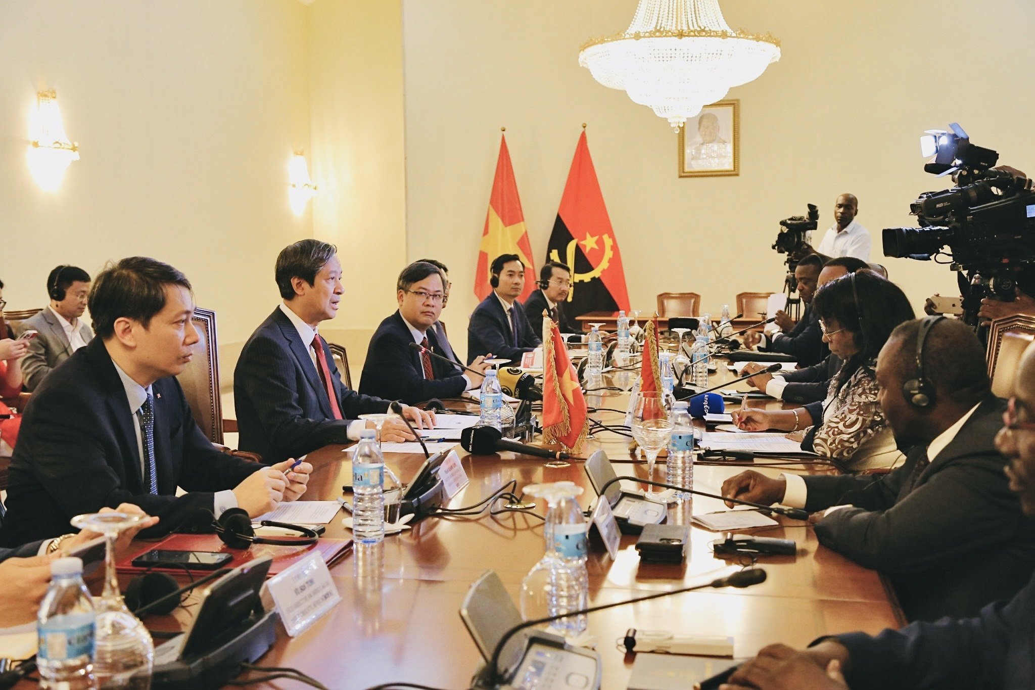 Quang cảnh Kỳ họp thứ VII Ủy ban liên chính phủ Việt Nam - Angola. Quang cảnh Kỳ họp thứ VII Ủy ban liên chính phủ Việt Nam - Angola.