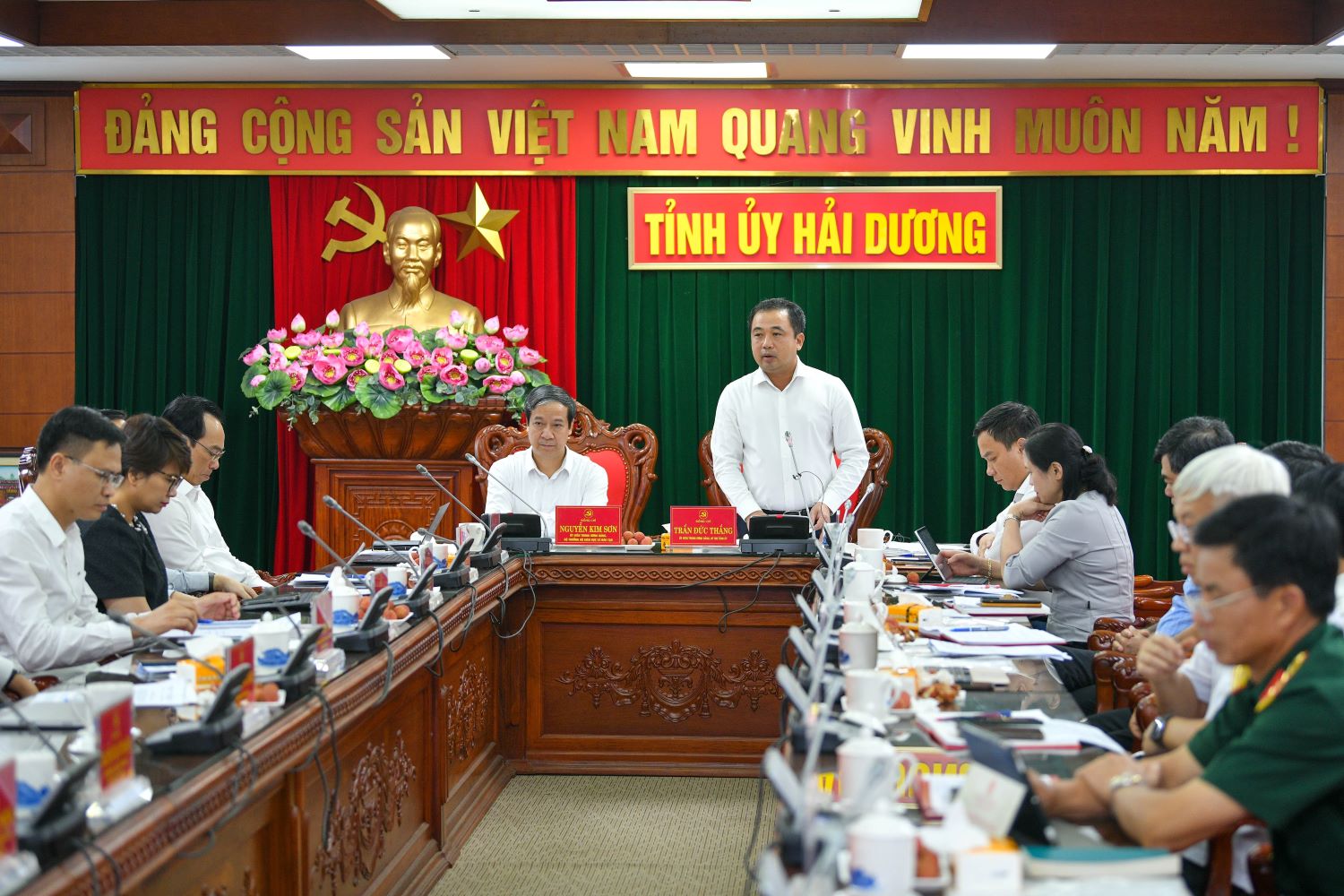 Bộ trưởng Nguyễn Kim Sơn, Bí thư Tỉnh uỷ Trần Đức Thắng chủ trì buổi làm việc. Bộ trưởng Nguyễn Kim Sơn, Bí thư Tỉnh uỷ Trần Đức Thắng chủ trì buổi làm việc.