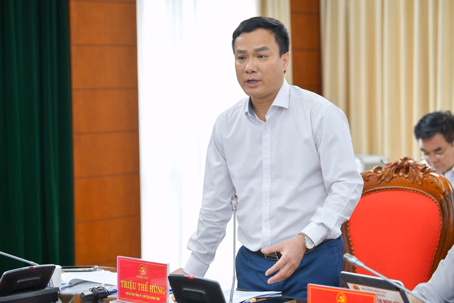 Chủ tịch UBND tỉnh Hải Dương Triệu Thế Hùng phát biểu tại buổi làm việc.