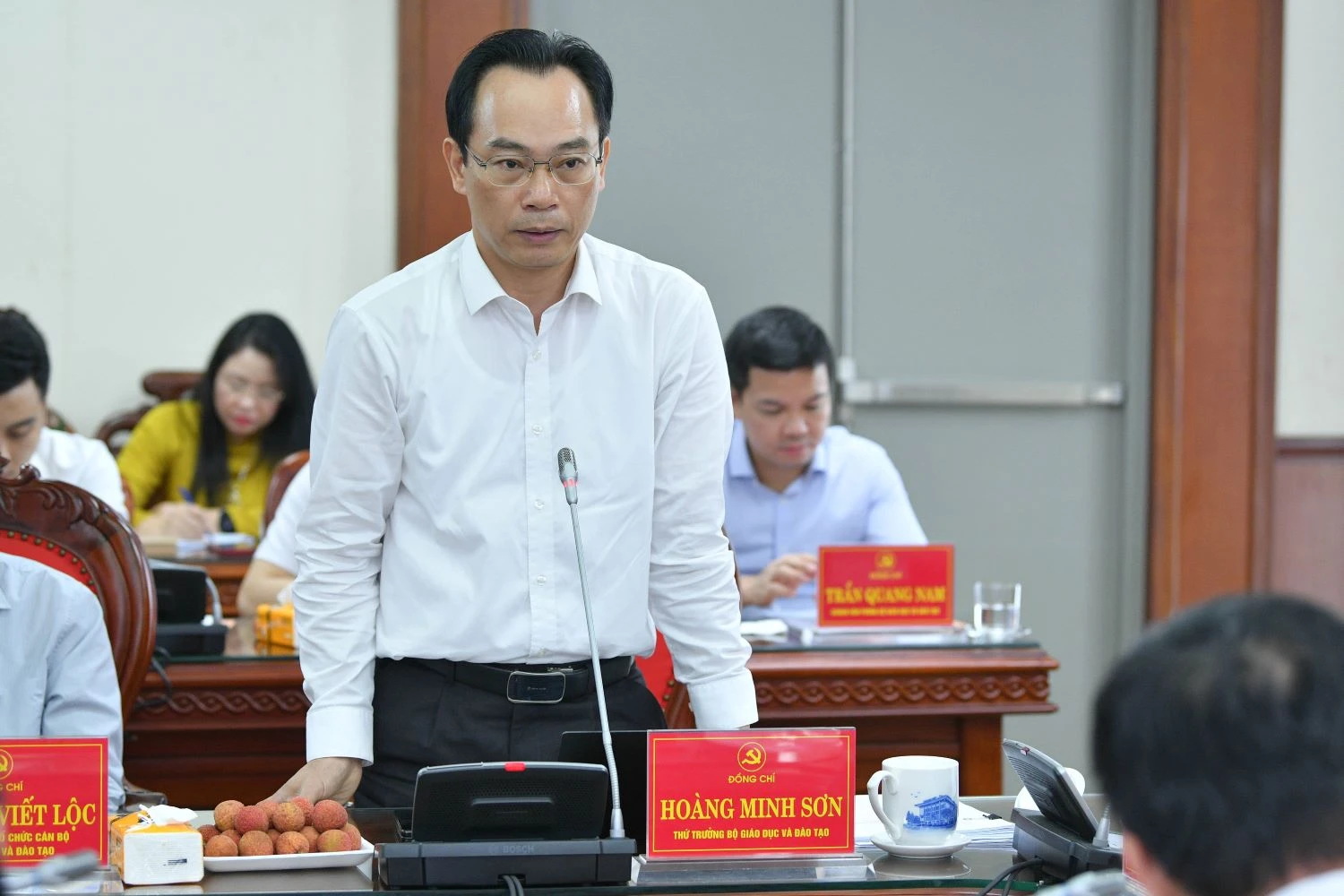 Thứ trưởng Bộ GD&amp;ĐT Hoàng Minh Sơn phát biểu tại buổi làm việc.