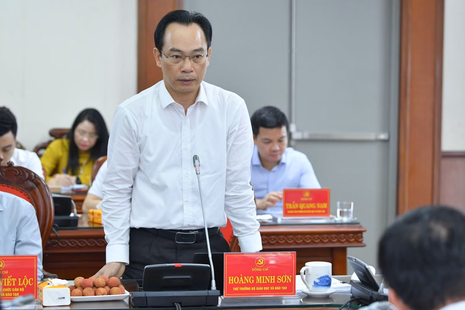 Thứ trưởng Bộ GD&amp;ĐT Hoàng Minh Sơn phát biểu tại buổi làm việc.